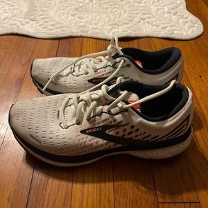 Brooks tennis shoes!